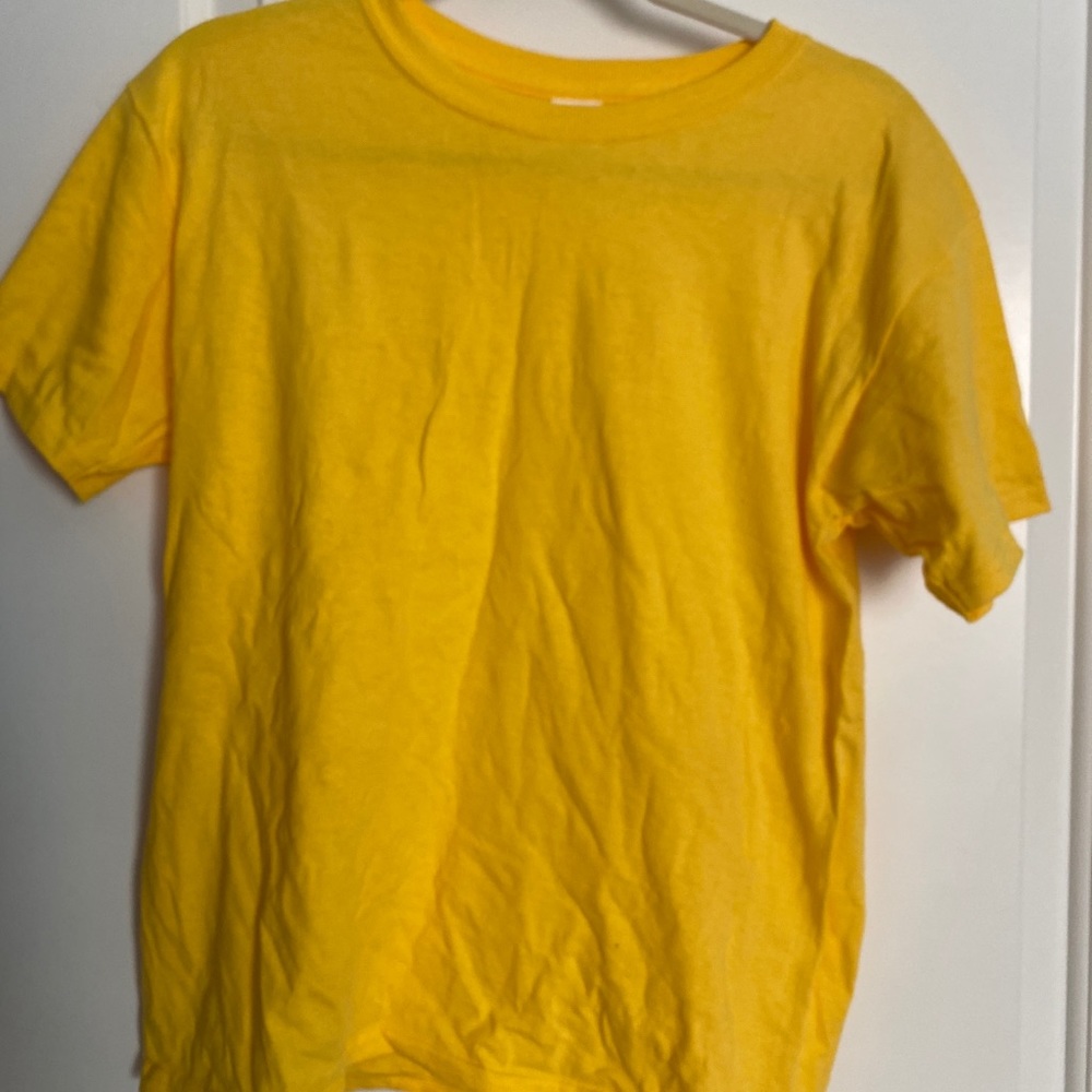 plain yellow shirt🤍